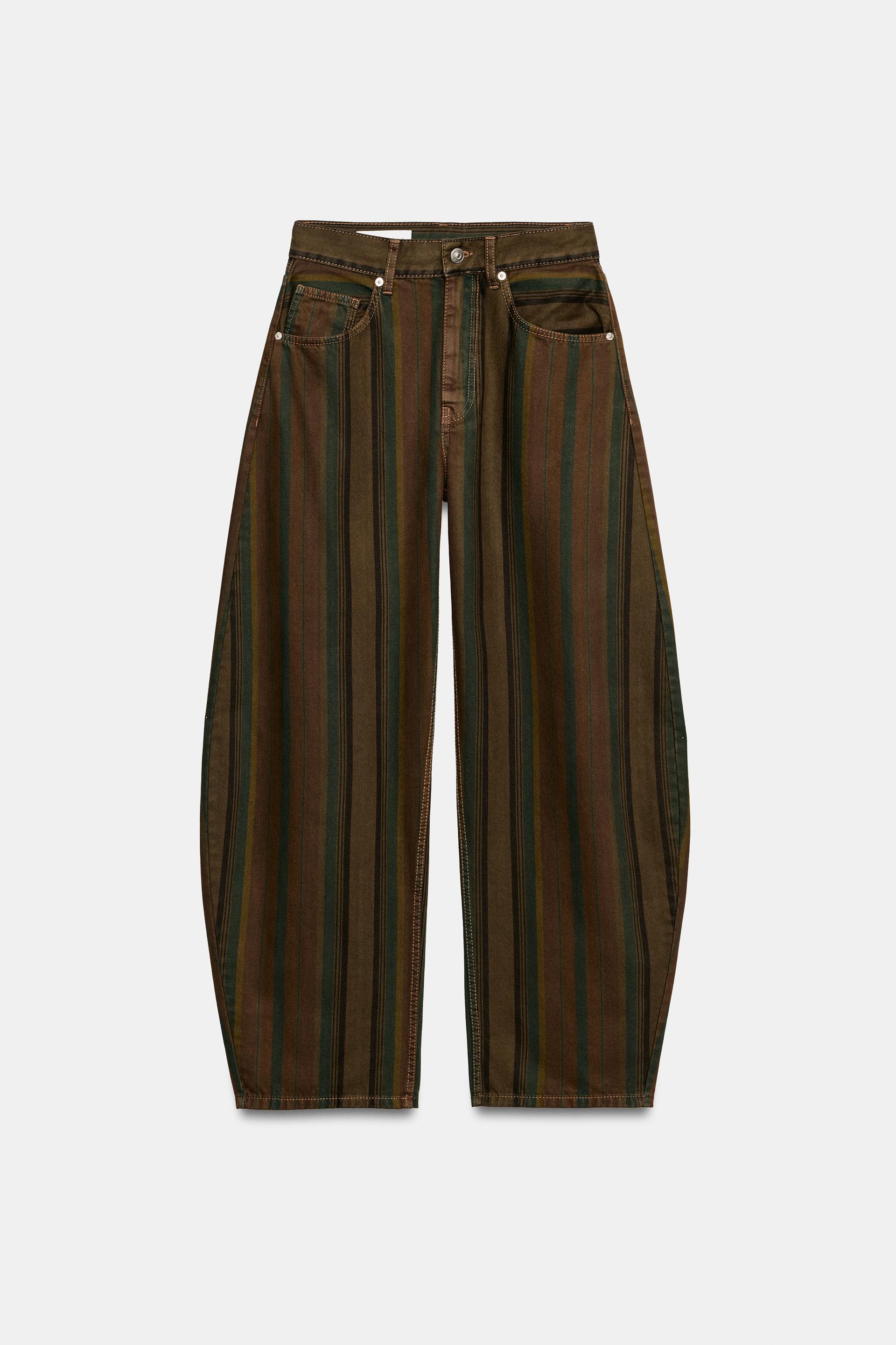 #422D18, Rayures